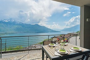 Blooms by the Lake by Rent all Como