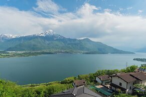 Blooms by the Lake by Rent all Como