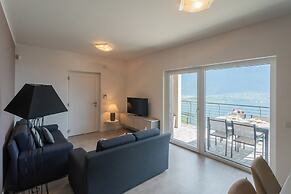 Blooms by the Lake by Rent all Como