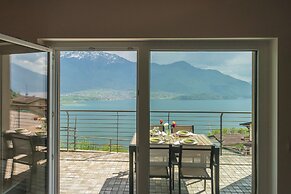 Blooms by the Lake by Rent all Como