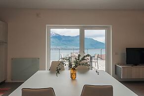 Blooms by the Lake by Rent all Como