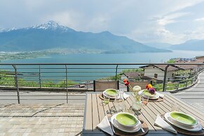 Blooms by the Lake by Rent all Como