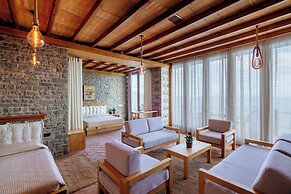 Kshira Oasis Qeparo - Boutique Beachfront Suites & Restaurant