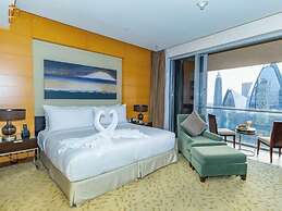 Large Modern 1-Bedroom Apartment in Bay Square 9