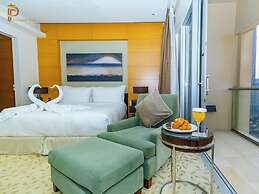 Large Modern 1-Bedroom Apartment in Bay Square 9