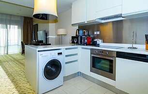 Large Modern 1-Bedroom Apartment in Bay Square 9