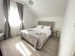 HOUSE 44 Apartments