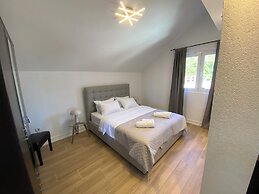 HOUSE 44 Apartments
