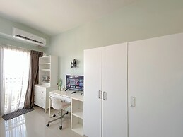 Contemporary Designed Studio Apartment Park View Condominium