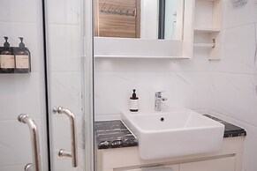 Comfortable and Best View 3BR Apartment Sky House BSD