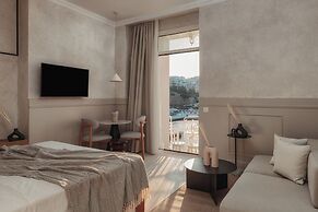 Luxury Suites by Lato