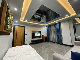 Akın Suit