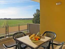 Apartment in Luni mit Balkon