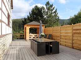 Farmhouse by Lake Coo With Jacuzzi
