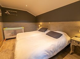 Farmhouse by Lake Coo With Jacuzzi