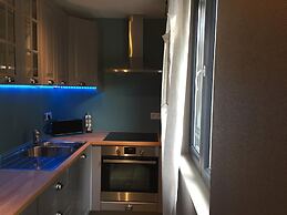 Farmhouse by Lake Coo With Jacuzzi