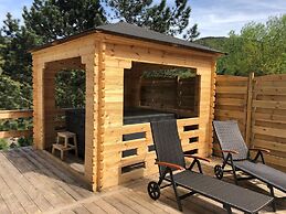Farmhouse by Lake Coo With Jacuzzi