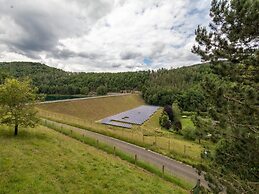 Farmhouse by Lake Coo With Jacuzzi