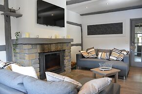 Villa in Stavelot With Lake View and Jacuzzi