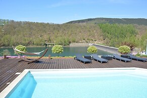 Villa in Stavelot With Lake View and Jacuzzi