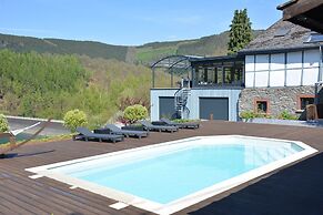 Villa in Stavelot With Lake View and Jacuzzi