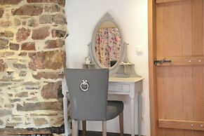 Villa in Stavelot With Lake View and Jacuzzi