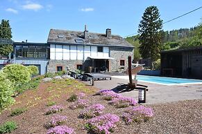 Villa in Stavelot With Lake View and Jacuzzi