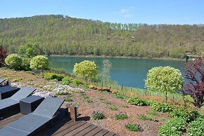 Villa in Stavelot With Lake View and Jacuzzi