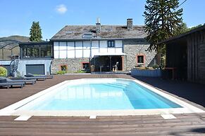 Villa in Stavelot With Lake View and Jacuzzi