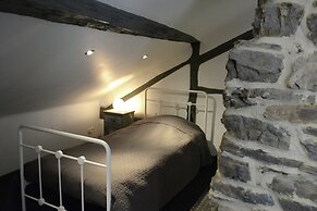 Villa in Stavelot With Lake View and Jacuzzi
