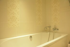 Villa in Stavelot With Lake View and Jacuzzi