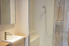 Villa in Stavelot With Lake View and Jacuzzi