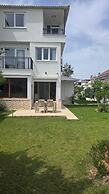 VILLA OLINDA 4 BED with huge garden