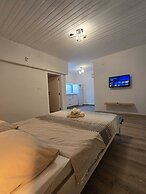 VILLA OLINDA 4 BED with huge garden