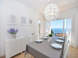 Apartment in Roses With Stunning Sea Views