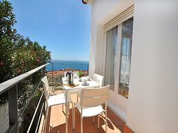 Apartment in Roses With Stunning Sea Views