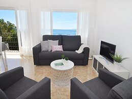 Apartment in Roses With Stunning Sea Views
