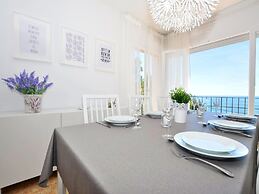Apartment in Roses With Stunning Sea Views