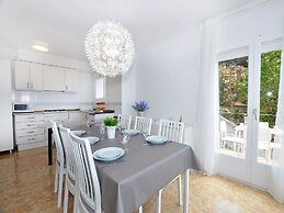 Apartment in Roses With Stunning Sea Views