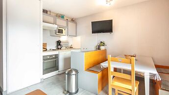 Mountain-view Apartment for 6 Guests