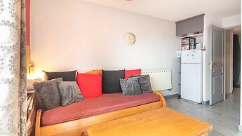 Mountain-view Apartment for 6 Guests