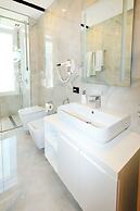 Hotel & Restaurant Grand White City