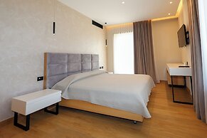 Hotel & Restaurant Grand White City