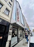 Lal Hotel