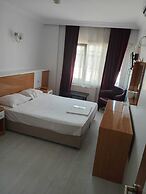 Lal Hotel