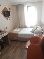 Lal Hotel
