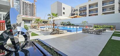 Luxury Stay At JVC with Pool & Gym