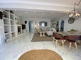 Villa With Pool, Walk to Beach, Restaurants, Shops