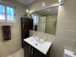 Villa With Pool, Walk to Beach, Restaurants, Shops