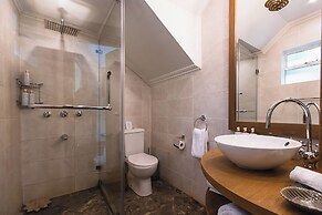 Hemingways Eden Residence